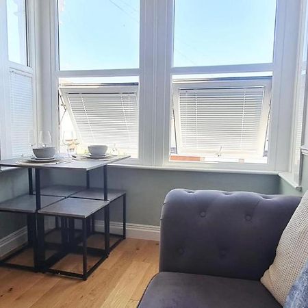Westcliff-On-Sea Modern 2 Bedroom Apartment - Free Parking Southend-on-Sea Buitenkant foto