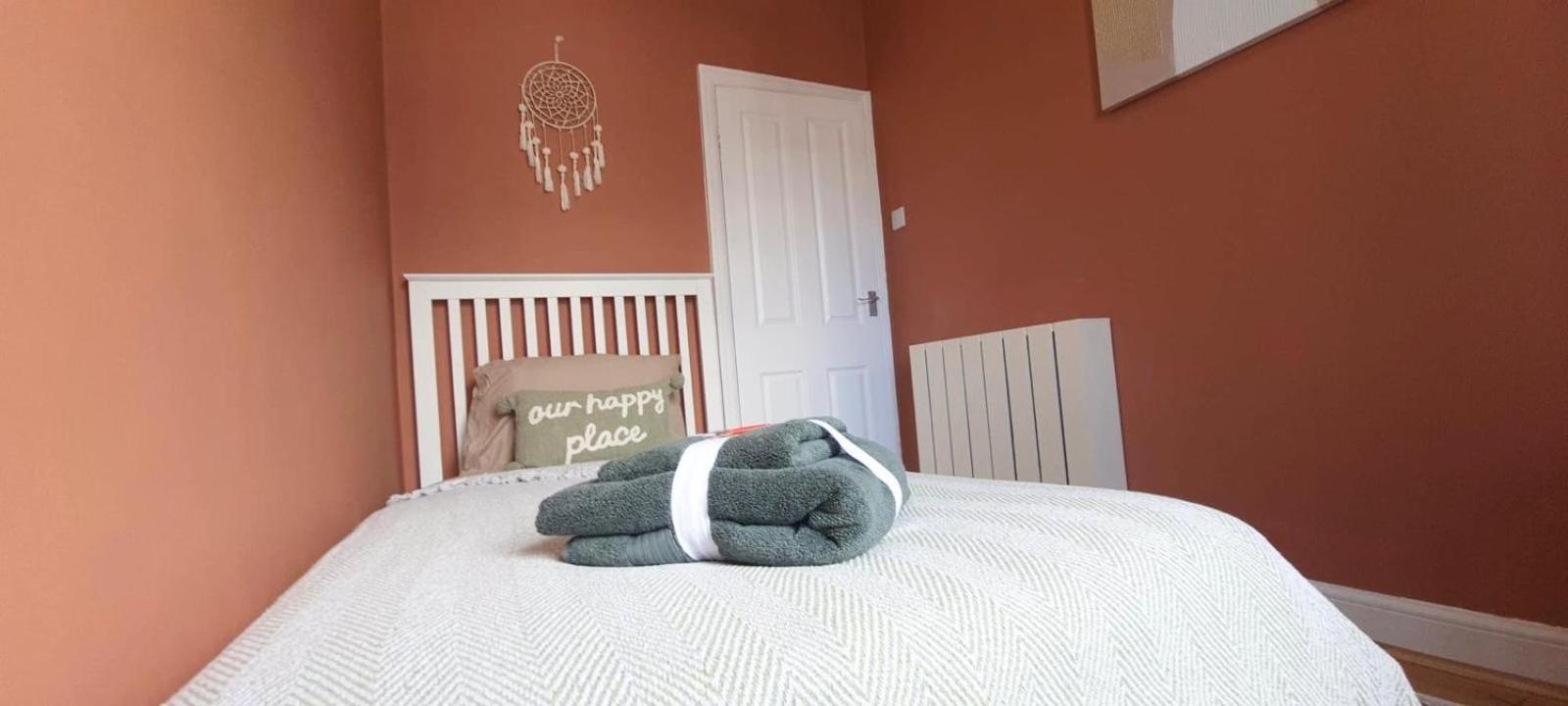Westcliff-On-Sea Modern 2 Bedroom Apartment - Free Parking Southend-on-Sea Buitenkant foto