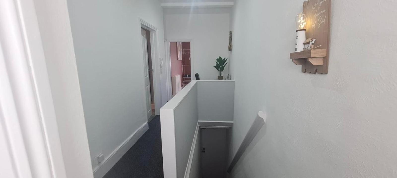 Westcliff-On-Sea Modern 2 Bedroom Apartment - Free Parking Southend-on-Sea Buitenkant foto