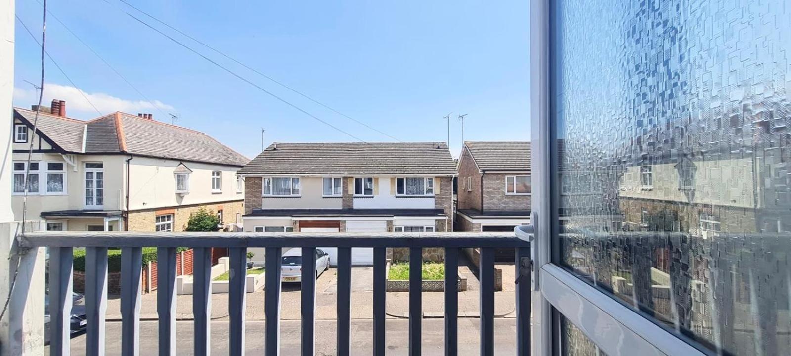 Westcliff-On-Sea Modern 2 Bedroom Apartment - Free Parking Southend-on-Sea Buitenkant foto