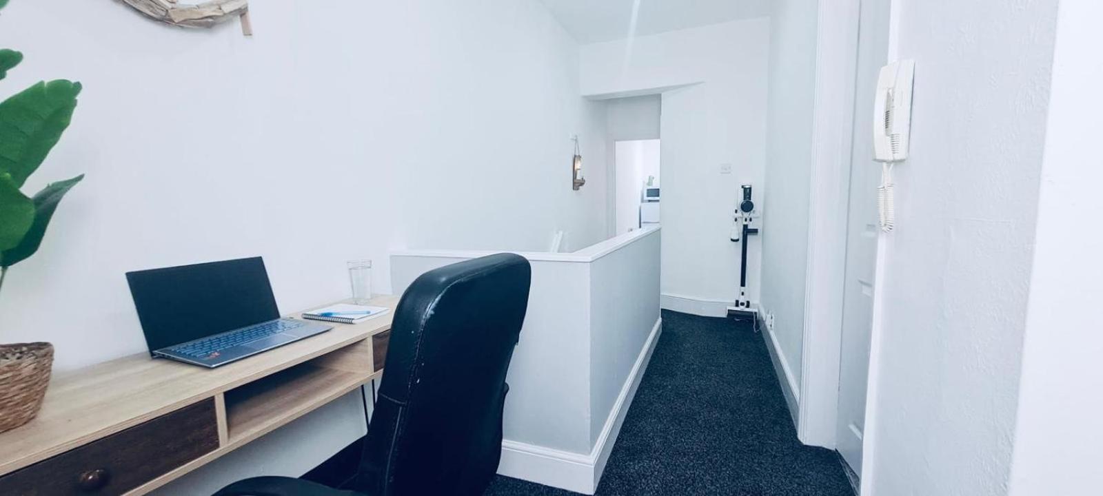 Westcliff-On-Sea Modern 2 Bedroom Apartment - Free Parking Southend-on-Sea Buitenkant foto
