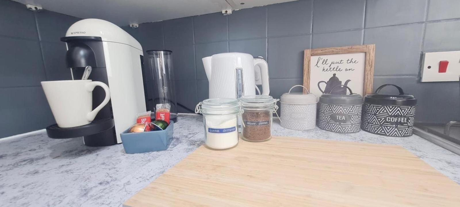 Westcliff-On-Sea Modern 2 Bedroom Apartment - Free Parking Southend-on-Sea Buitenkant foto