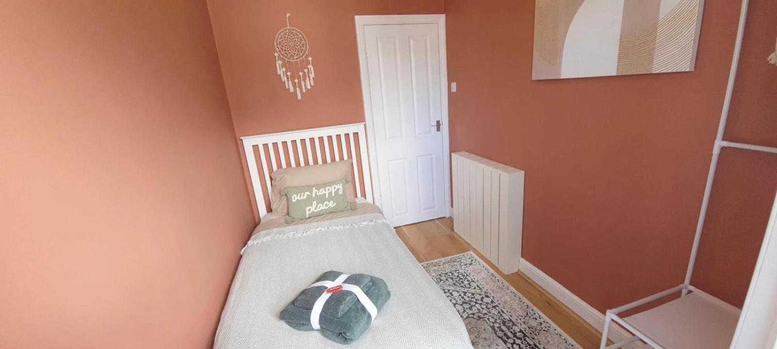Westcliff-On-Sea Modern 2 Bedroom Apartment - Free Parking Southend-on-Sea Buitenkant foto