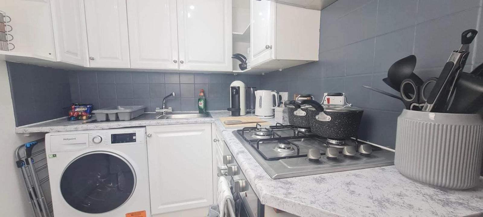 Westcliff-On-Sea Modern 2 Bedroom Apartment - Free Parking Southend-on-Sea Buitenkant foto