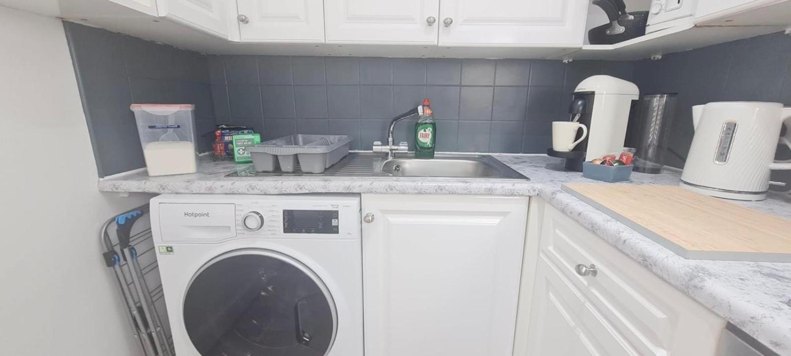 Westcliff-On-Sea Modern 2 Bedroom Apartment - Free Parking Southend-on-Sea Buitenkant foto