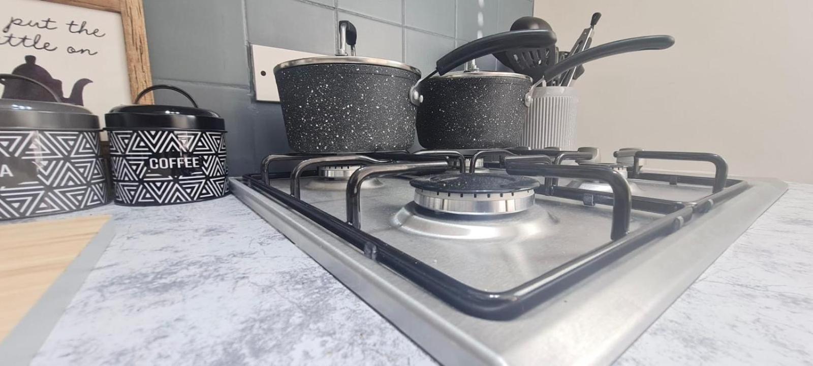 Westcliff-On-Sea Modern 2 Bedroom Apartment - Free Parking Southend-on-Sea Buitenkant foto