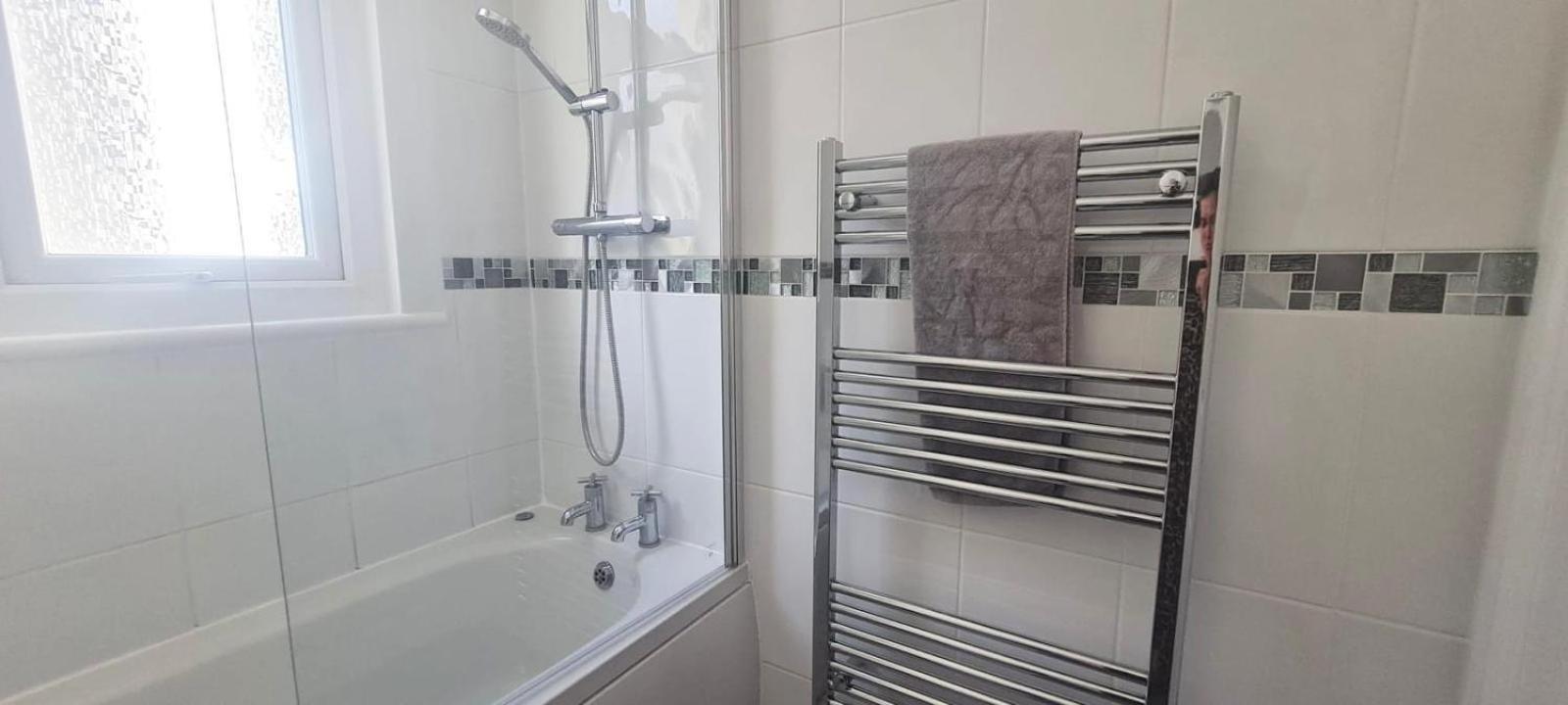 Westcliff-On-Sea Modern 2 Bedroom Apartment - Free Parking Southend-on-Sea Buitenkant foto