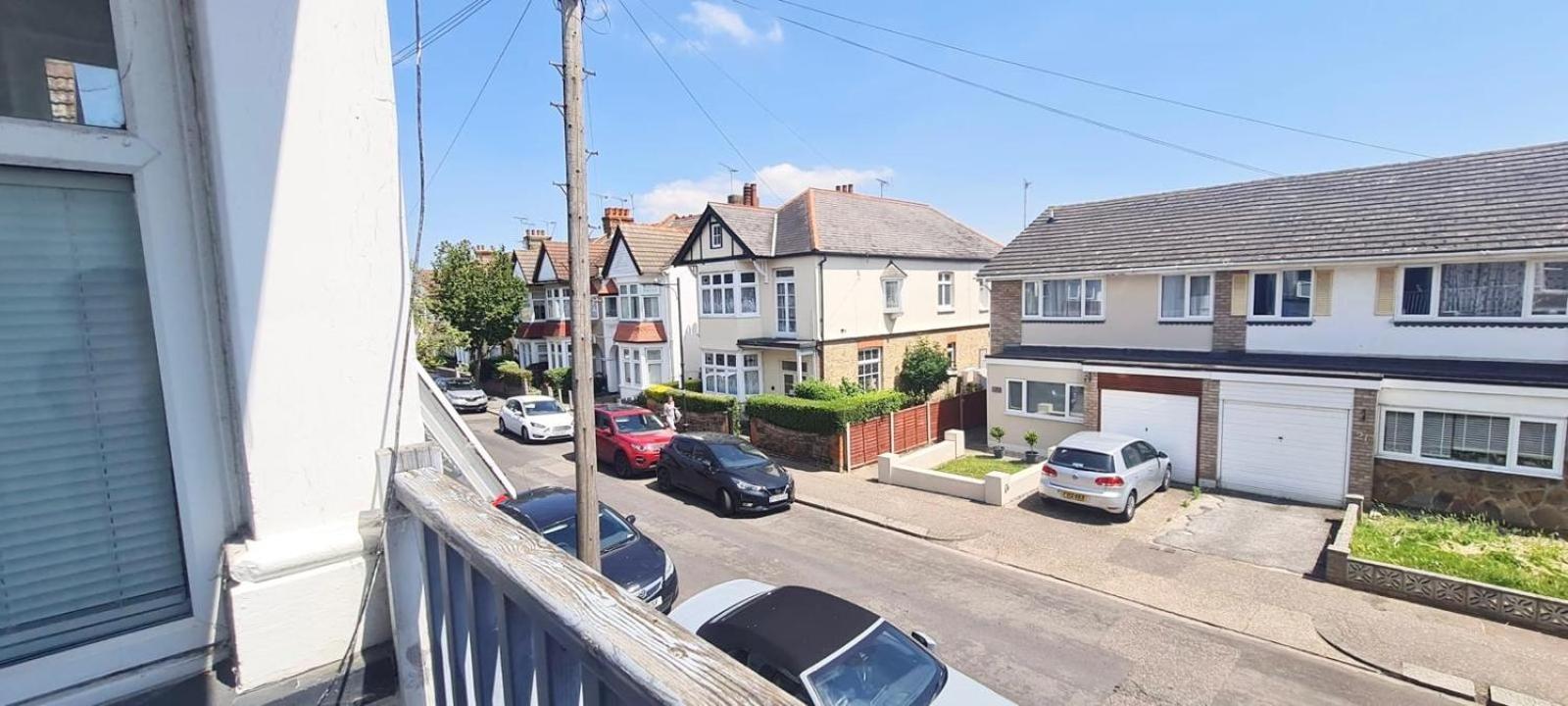 Westcliff-On-Sea Modern 2 Bedroom Apartment - Free Parking Southend-on-Sea Buitenkant foto