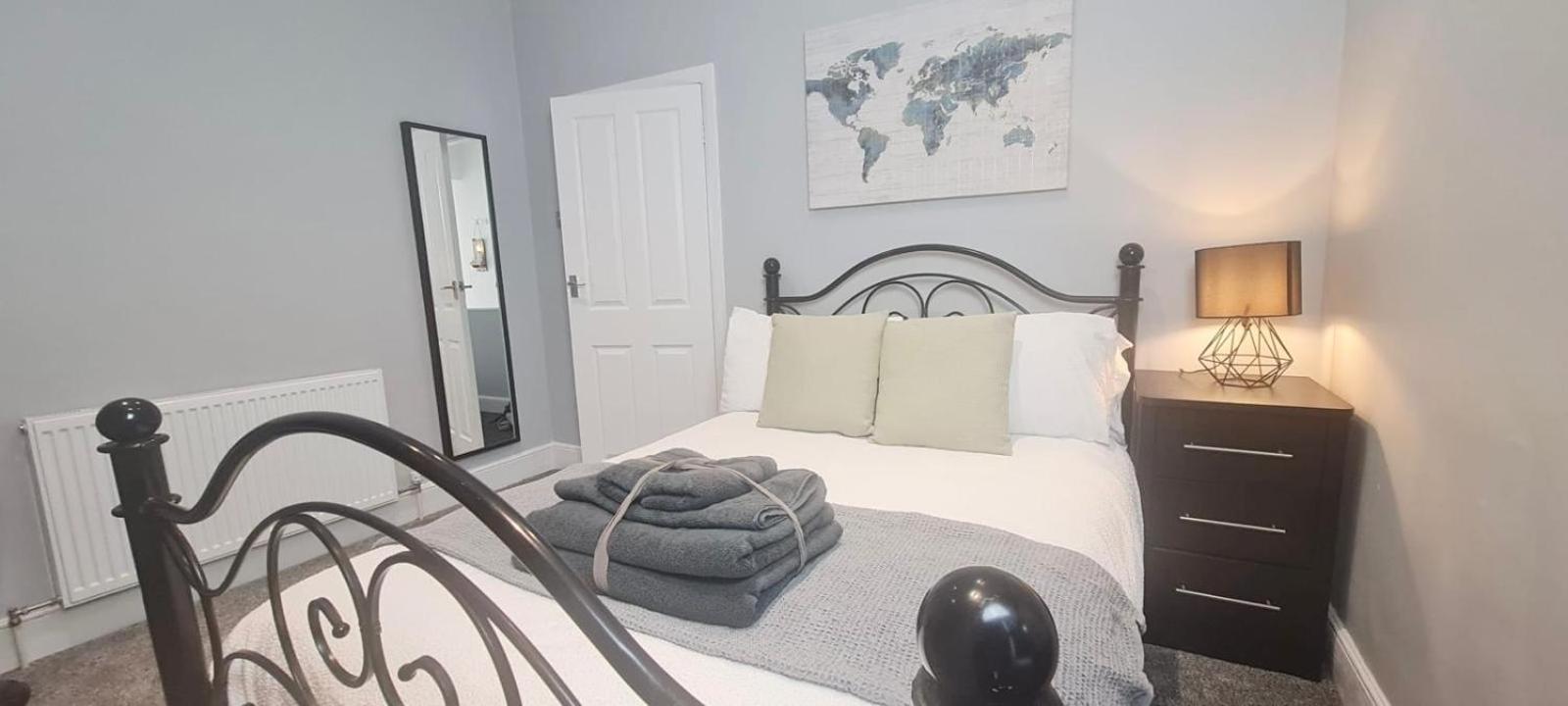 Westcliff-On-Sea Modern 2 Bedroom Apartment - Free Parking Southend-on-Sea Buitenkant foto
