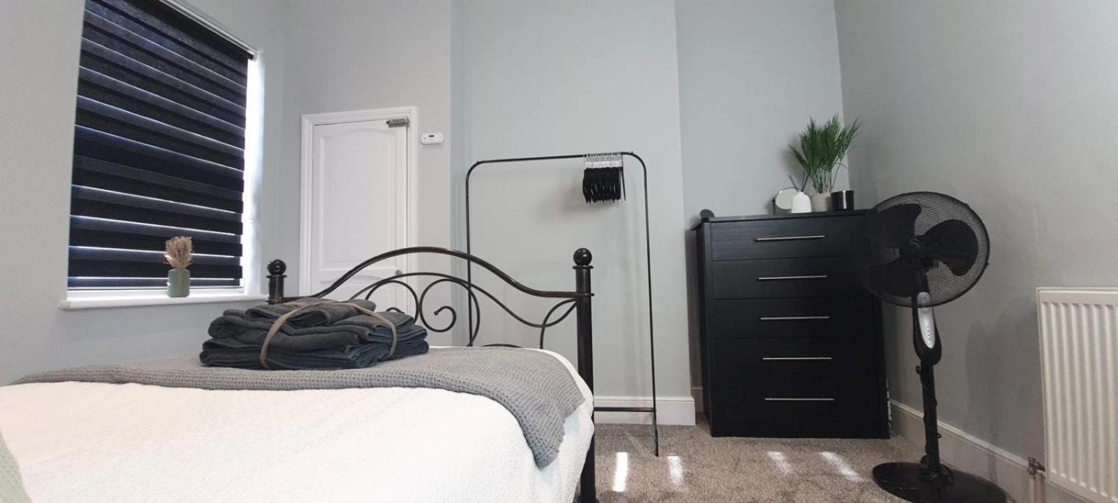 Westcliff-On-Sea Modern 2 Bedroom Apartment - Free Parking Southend-on-Sea Buitenkant foto