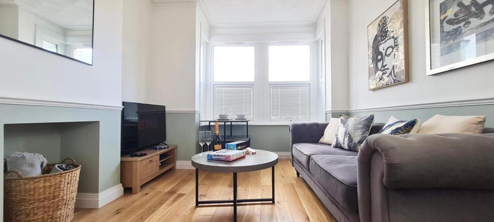 Westcliff-On-Sea Modern 2 Bedroom Apartment - Free Parking Southend-on-Sea Buitenkant foto